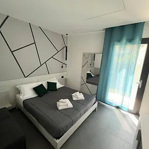 A Due Passi Dal Mare Bed & Breakfast